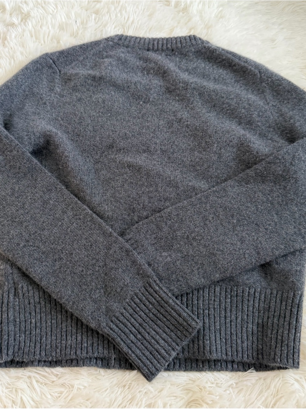 Aritzia Essential Cashmere Nouveau Sweater - Picture 4 of 9